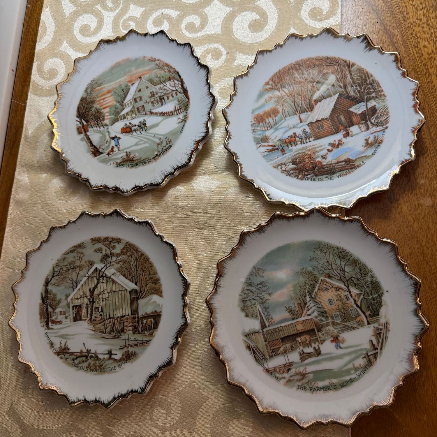 Group of 7 Group of 7" decorative Christmas plates, B0532