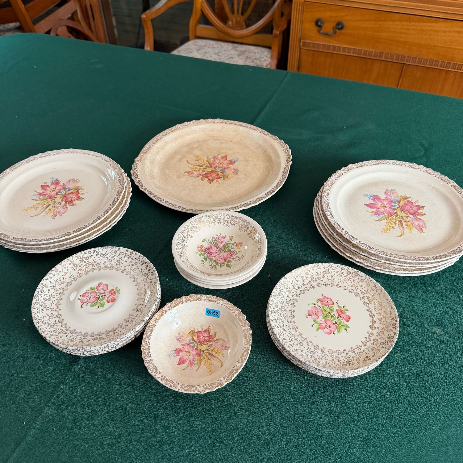 Group of vintage pink and gold floral dishes, great for decoration, B0552 Group of vintage pink and gold floral dishes, great for decoration, B0552