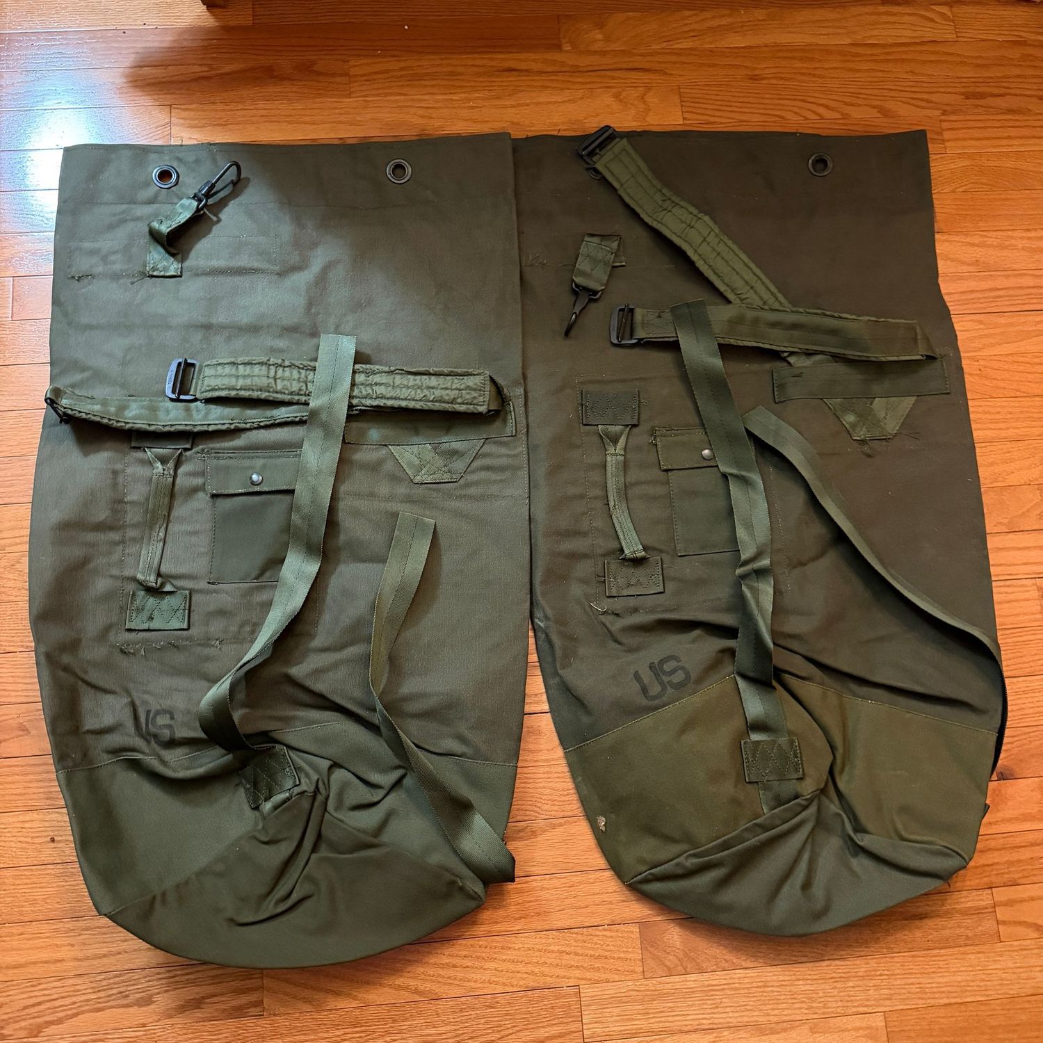 Pair of US military green duffel bag packs, appear unused Pair of US military green duffel bag packs, appear unused