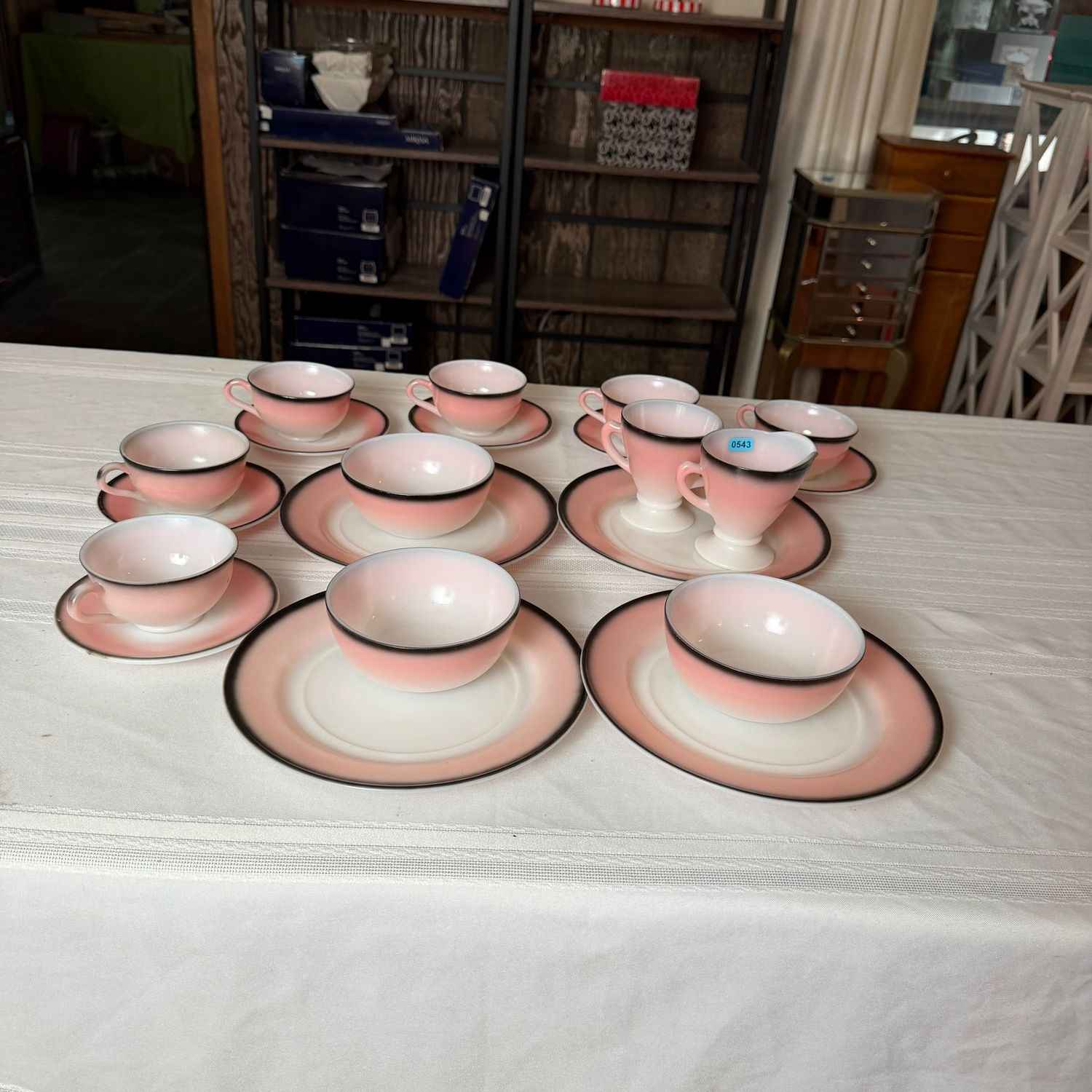 Hazel Atlas Ovide Platonite pink and black luncheon set, very nice condition, B0543 Hazel Atlas Ovide Platonite pink and black luncheon set, very nice condition, B0543