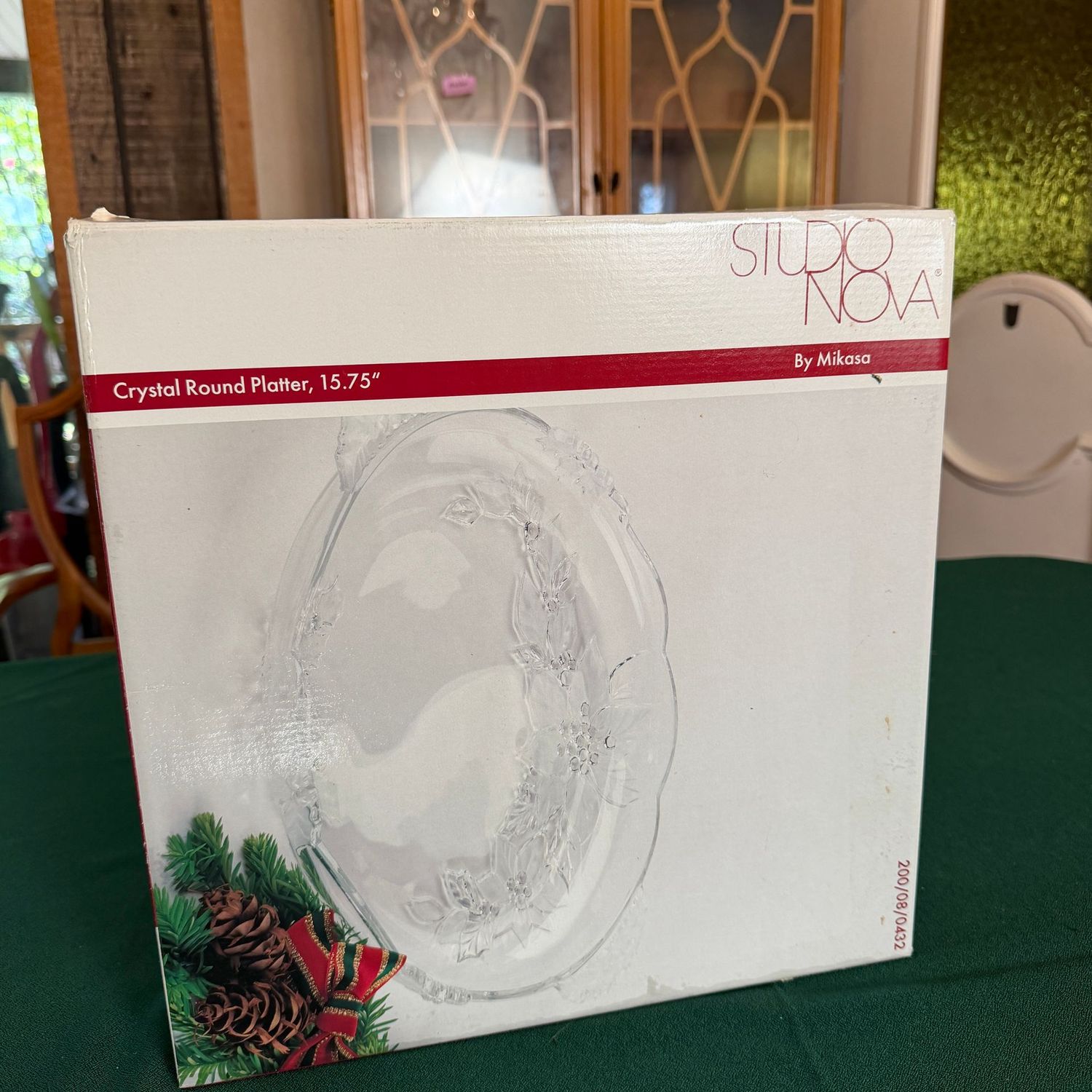Mikasa Studio Nova crystal 15.75 Mikasa Studio Nova crystal 15.75" Festive Poinsettia pattern crystal round platter, B0559