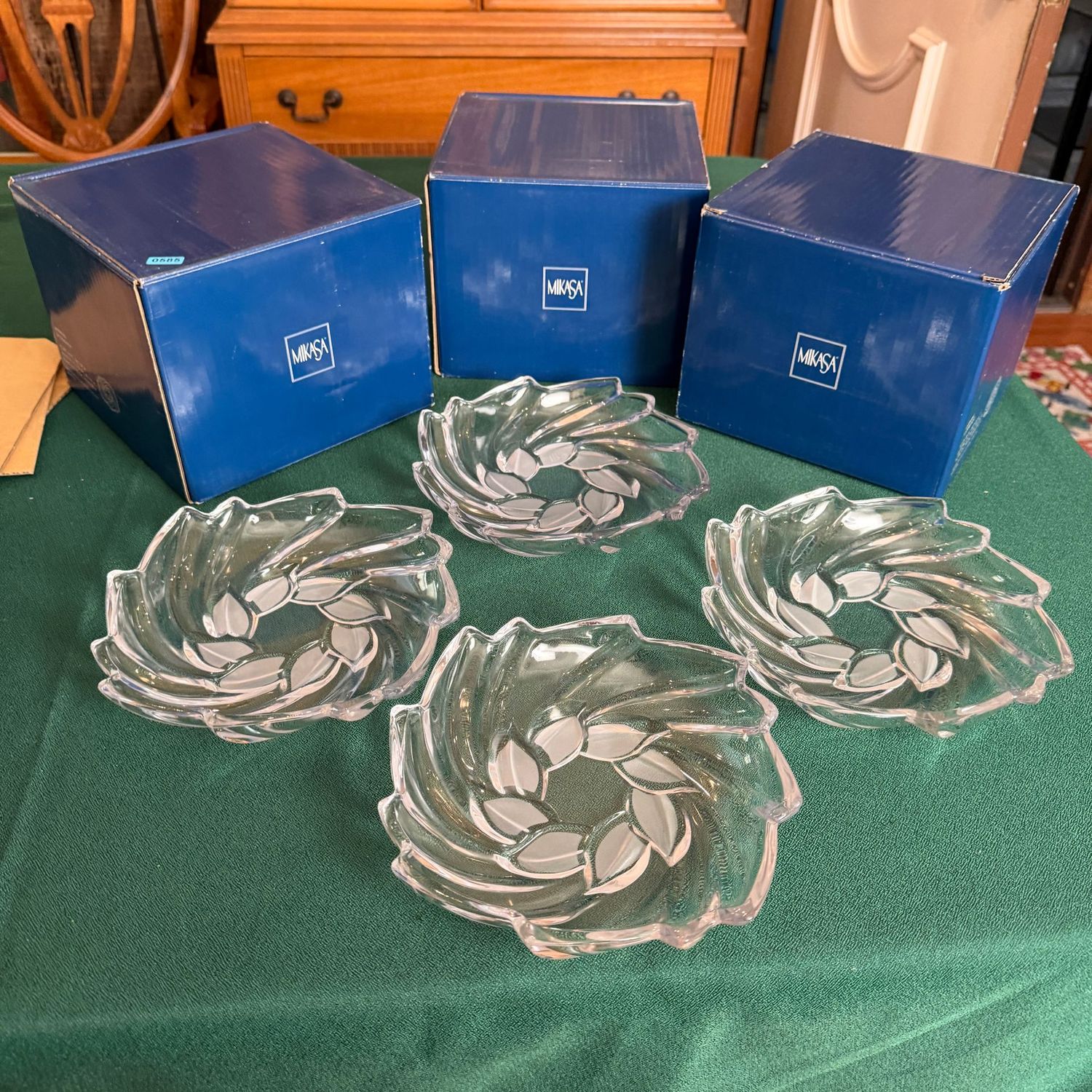 Three sets of 4 (12 plates total) Mikasa Ambrose pattern 8.5 Three sets of 4 (12 plates total) Mikasa Ambrose pattern 8.5" plates B0585