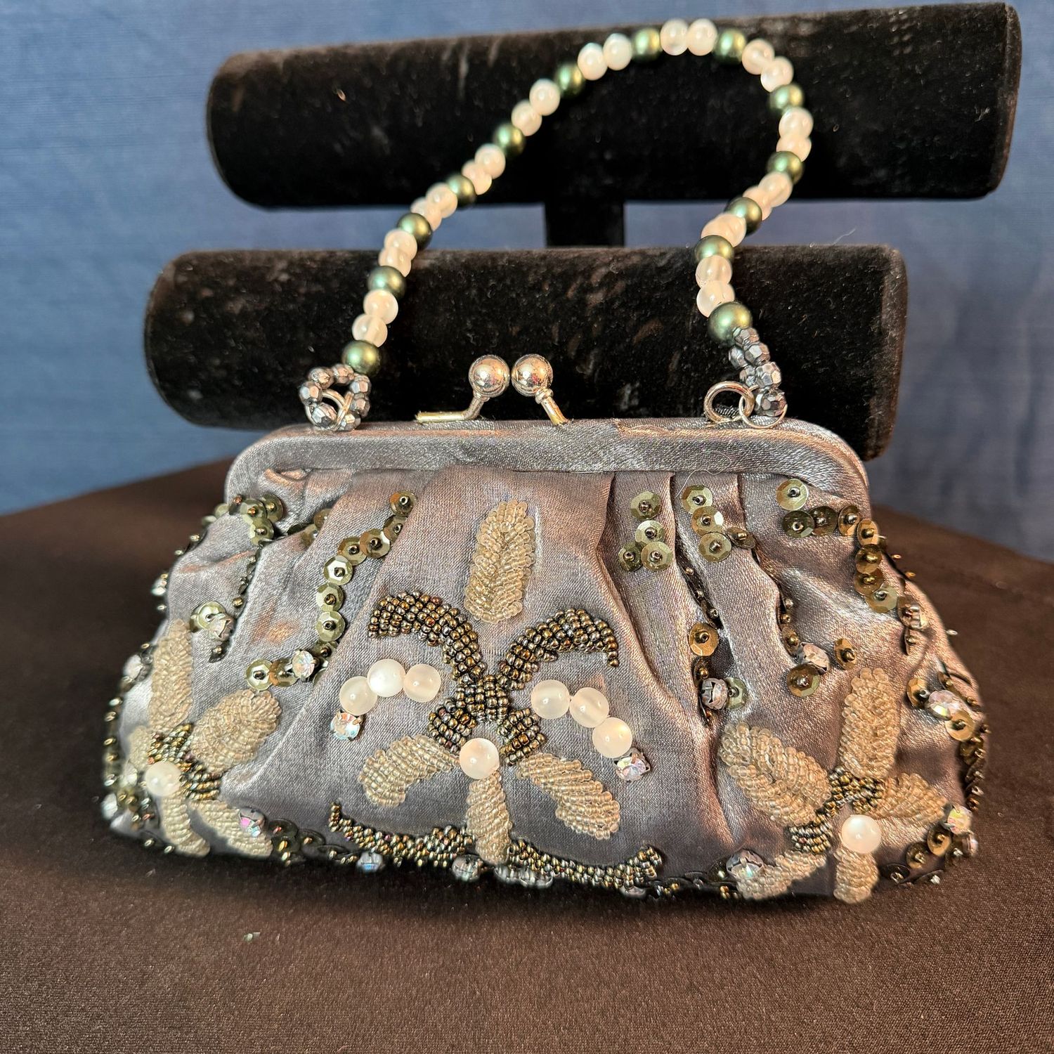 Beaded and embroidered evening bag purse, with beaded handle, 8"W, B0367