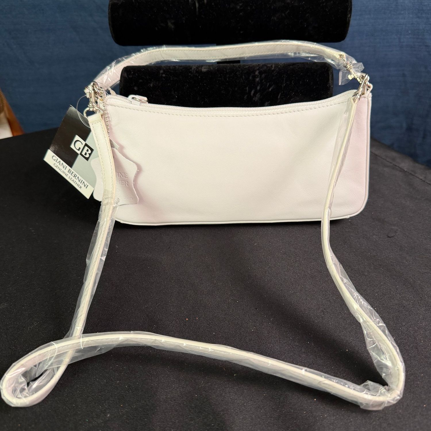 Giani Bernini leather purse with dual-lenth straps, 9 Giani Bernini leather purse with dual-lenth straps, 9"L, B0342