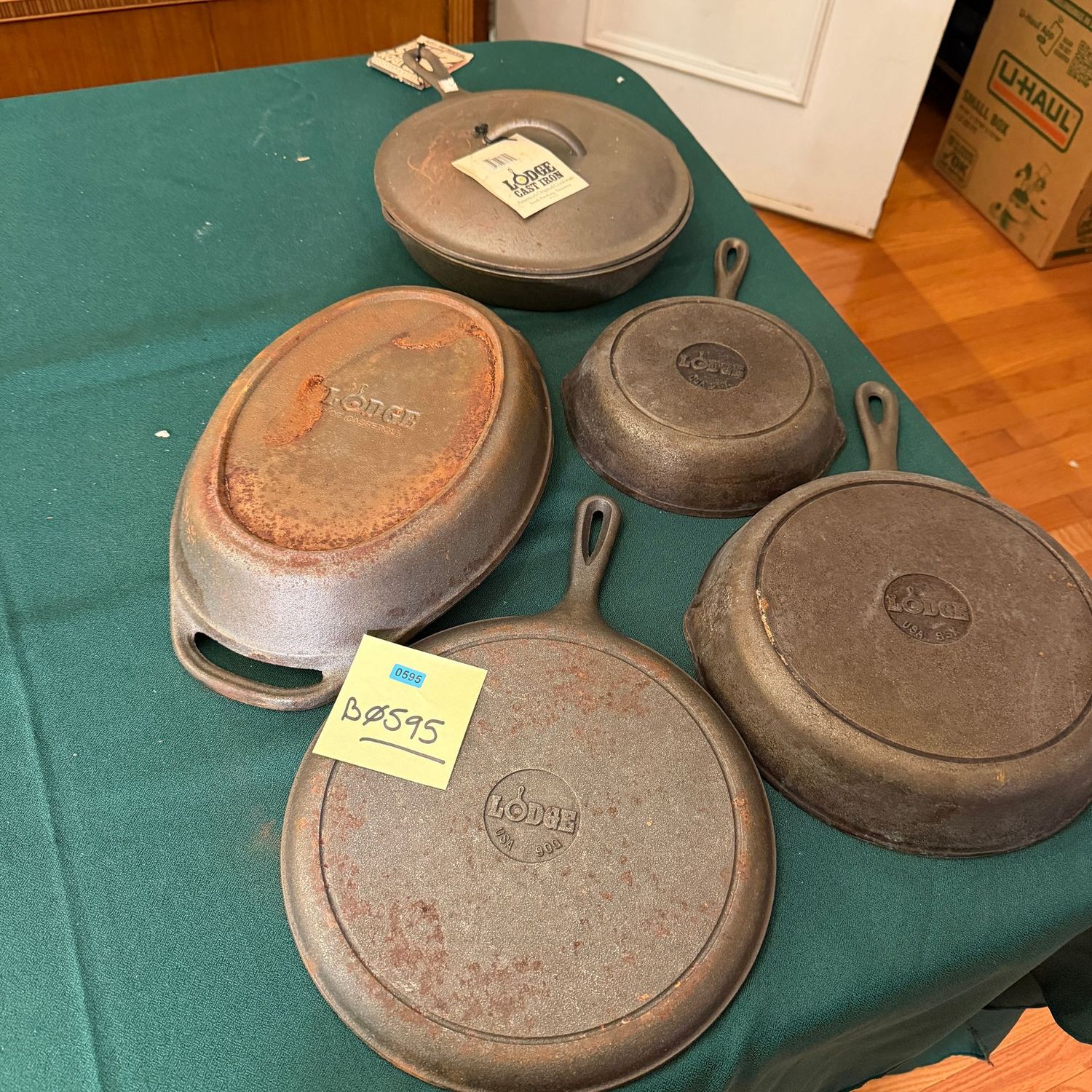 Set of Lodge cast iron cookware, some oxidation, should resolve with cleaning and seasoning, B0595