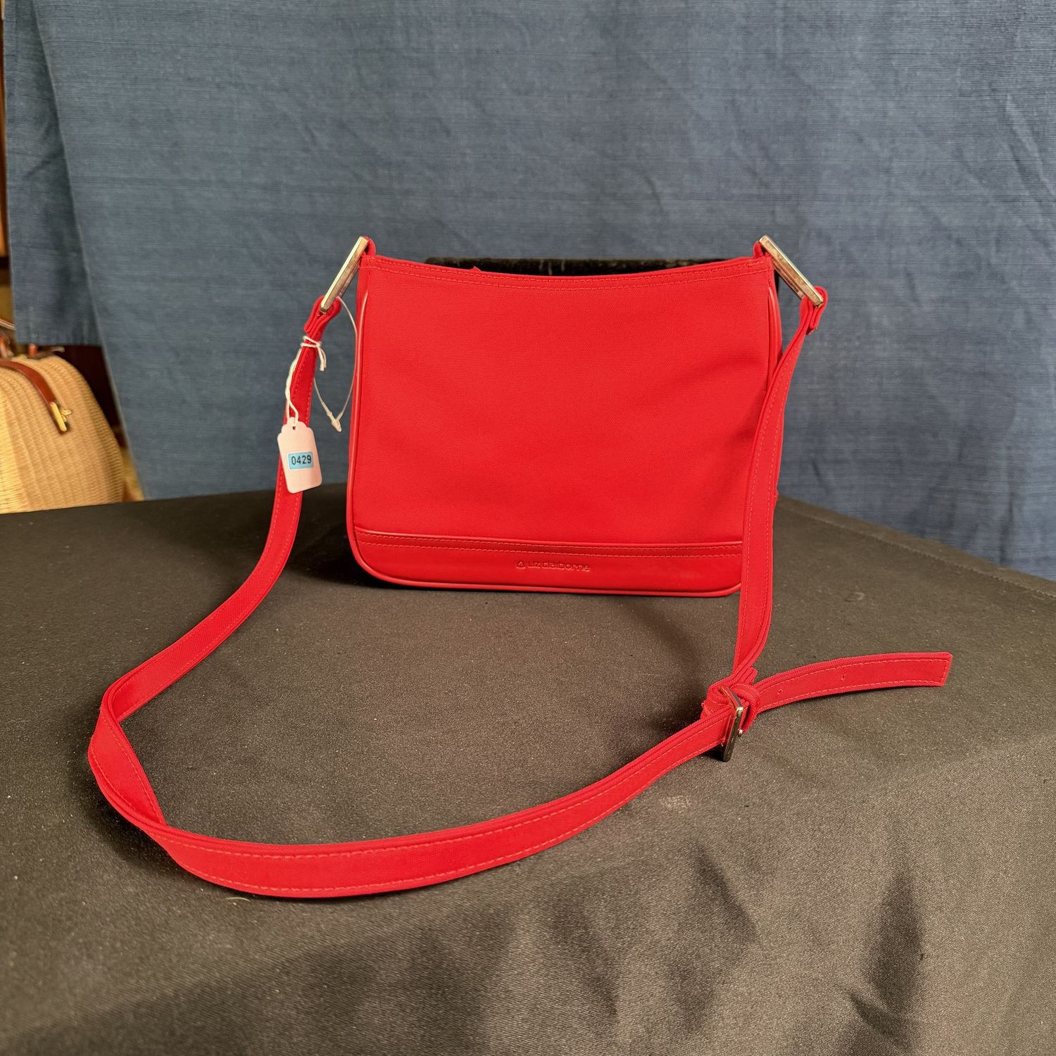 Liz Claiborne red purse, 9 Liz Claiborne red purse, 9"W, B0429