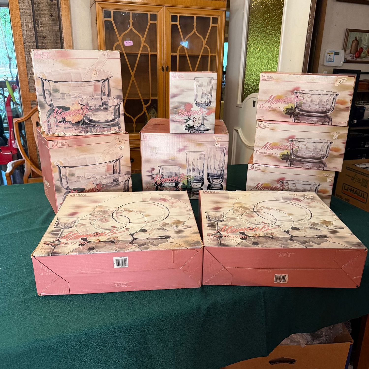 Large boxed lot of Anchor Hocking Moment's glass salad bowls, wine glasses, beverage set, 3 boxes of salad bowls, B0594 Large boxed lot of Anchor Hocking Moment's glass salad bowls, wine glasses, beverage set, 3 boxes of salad bowls, B0594