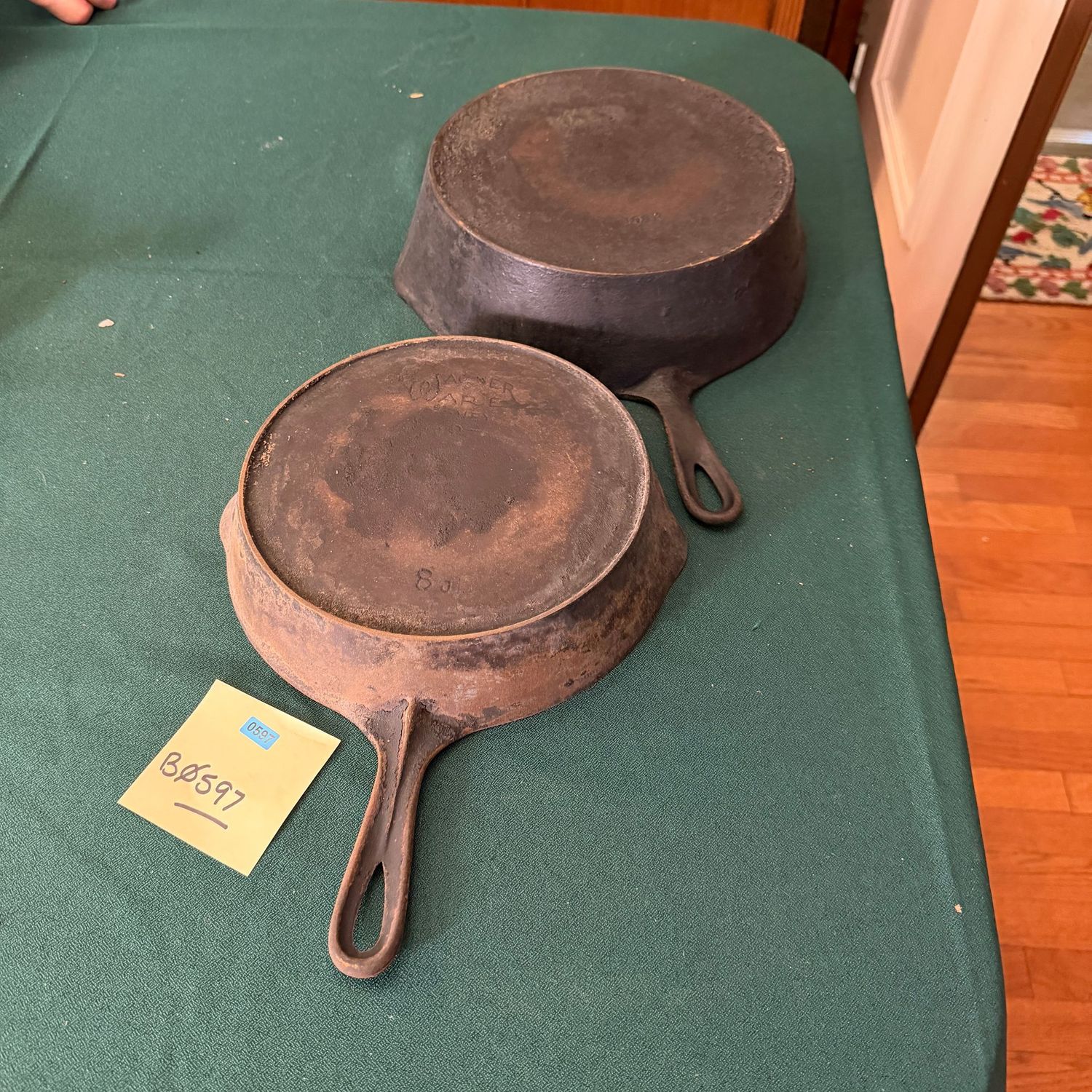 Vintage Wagner cast iron pans B0597 Vintage Wagner cast iron pans B0597
