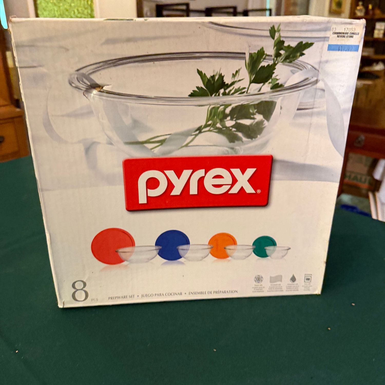 Pyrex glass bowls, in box, B0605 Pyrex glass bowls, in box, B0605