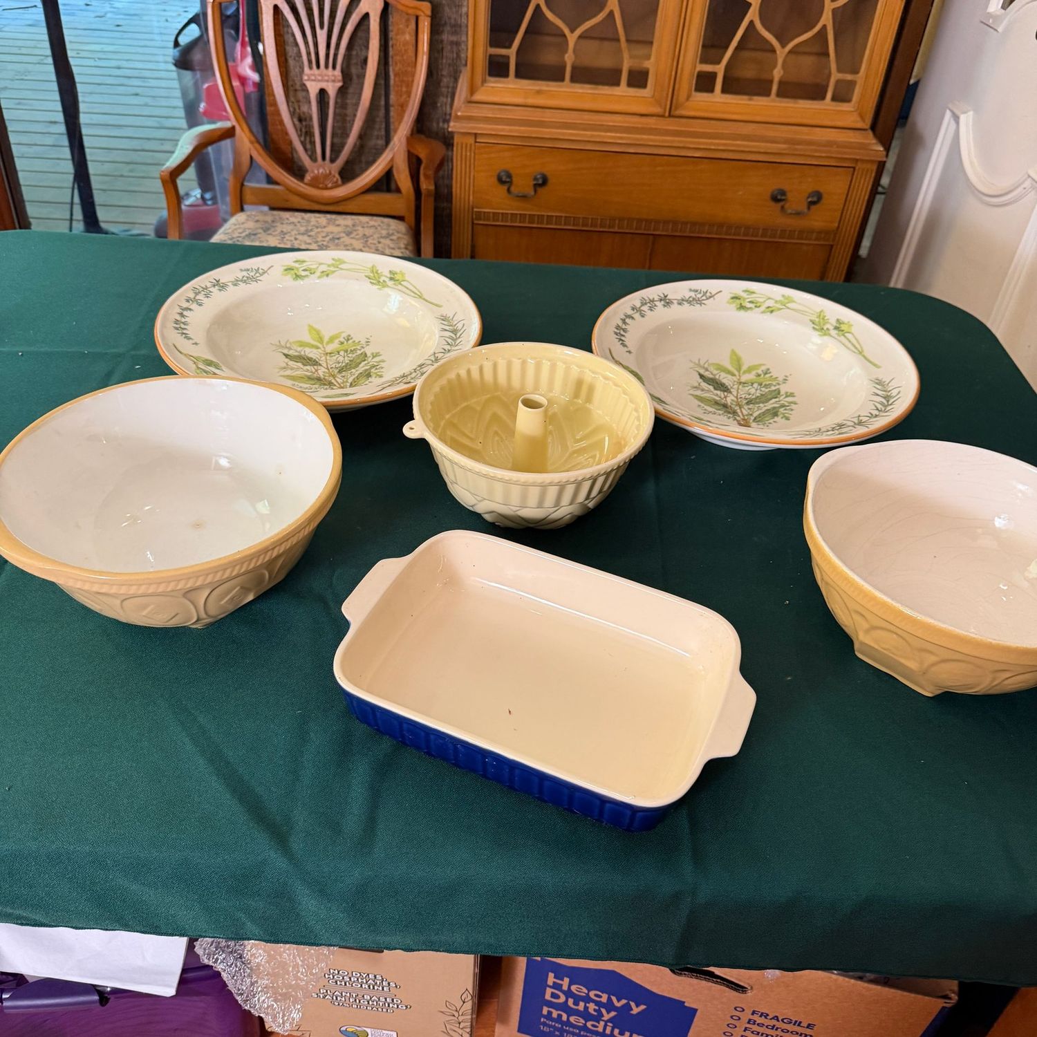 Kitchen box lot B0620 stoneware Williams-Sonoma 14" pasta bowls, bundt, casserole, nesting bowls