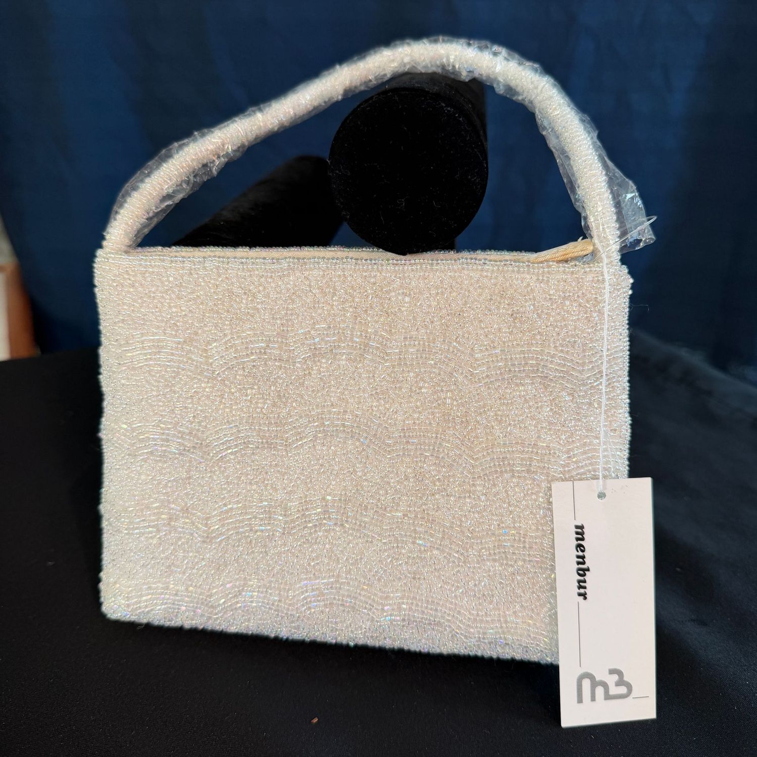 Menbur beaded evening bag purse, minor discoloration to zipper pull, 7 Menbur beaded evening bag purse, minor discoloration to zipper pull, 7"WB0337