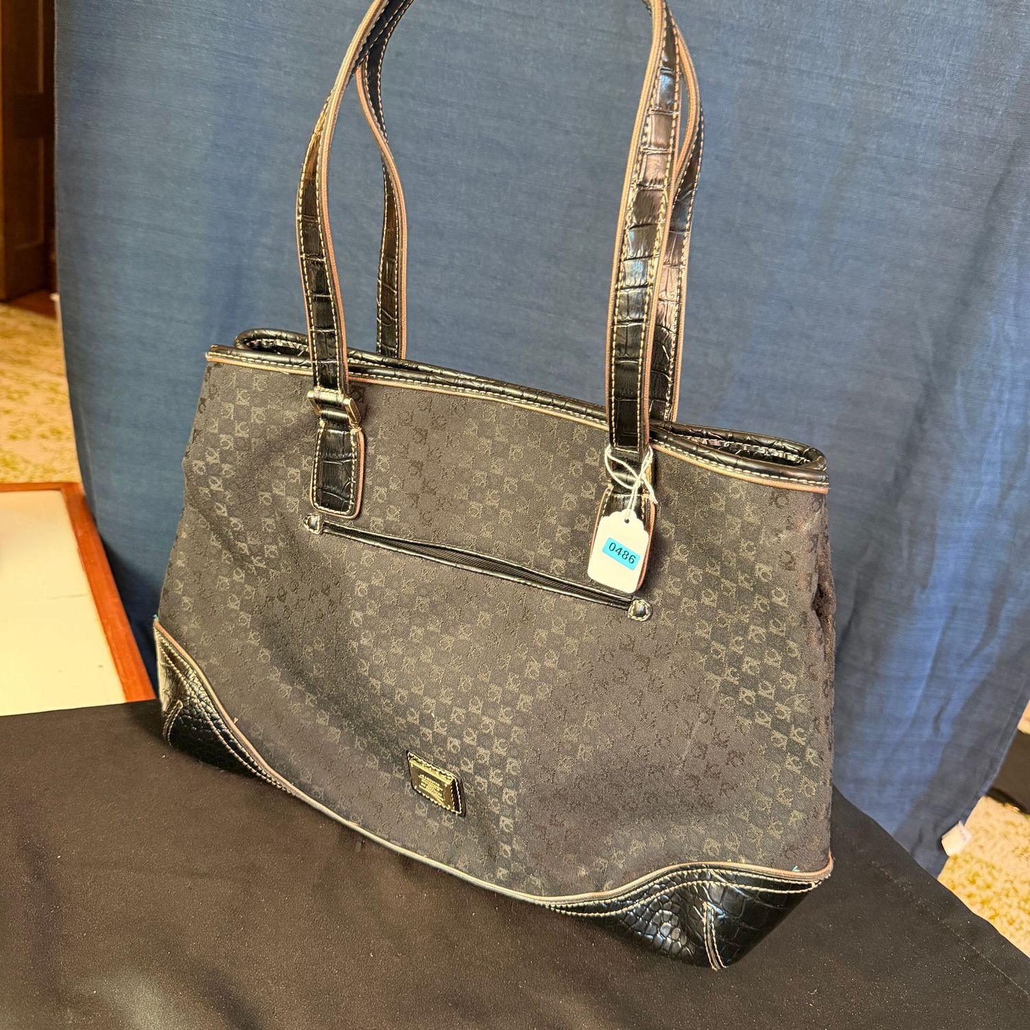 Liz Claiborne large black purse, minor wear, 16"W, B0486