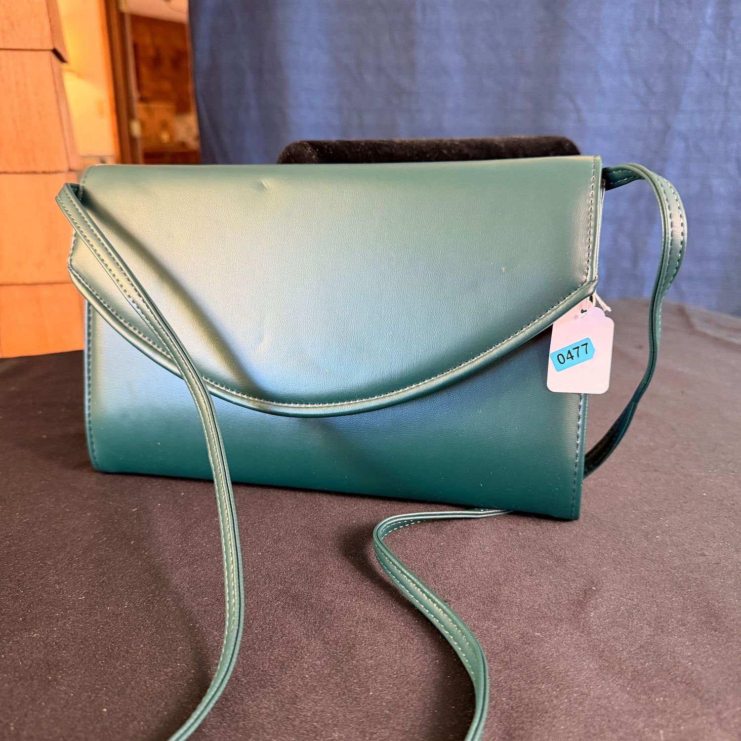 Green vinyl purse, 11 Green vinyl purse, 11"W, B0477