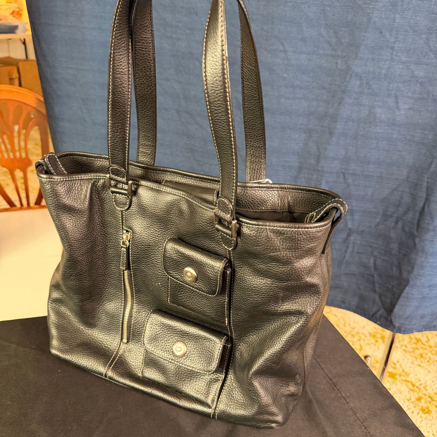 Bandolino black 13 Bandolino black 13"W purse, B0300