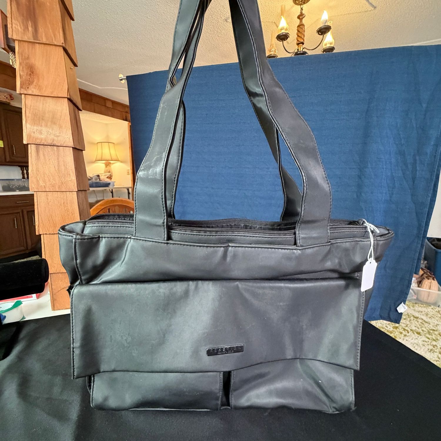 Kenneth Cole Reaction multi-compartment bag, 14 Kenneth Cole Reaction multi-compartment bag, 14"W, lightweight, B0635