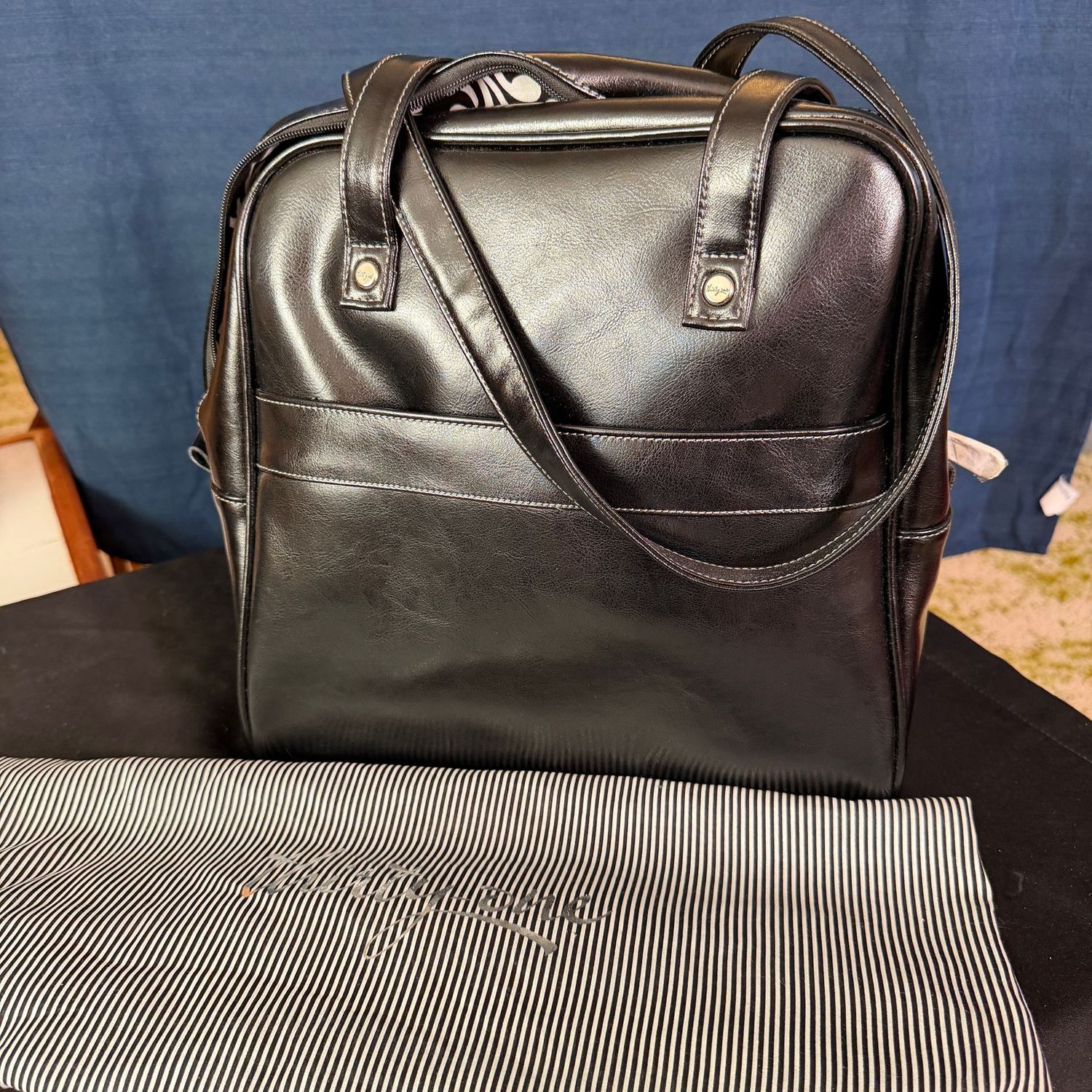 Thirty-One black Leather 12 Thirty-One black Leather 12"W bag with cover, B0636