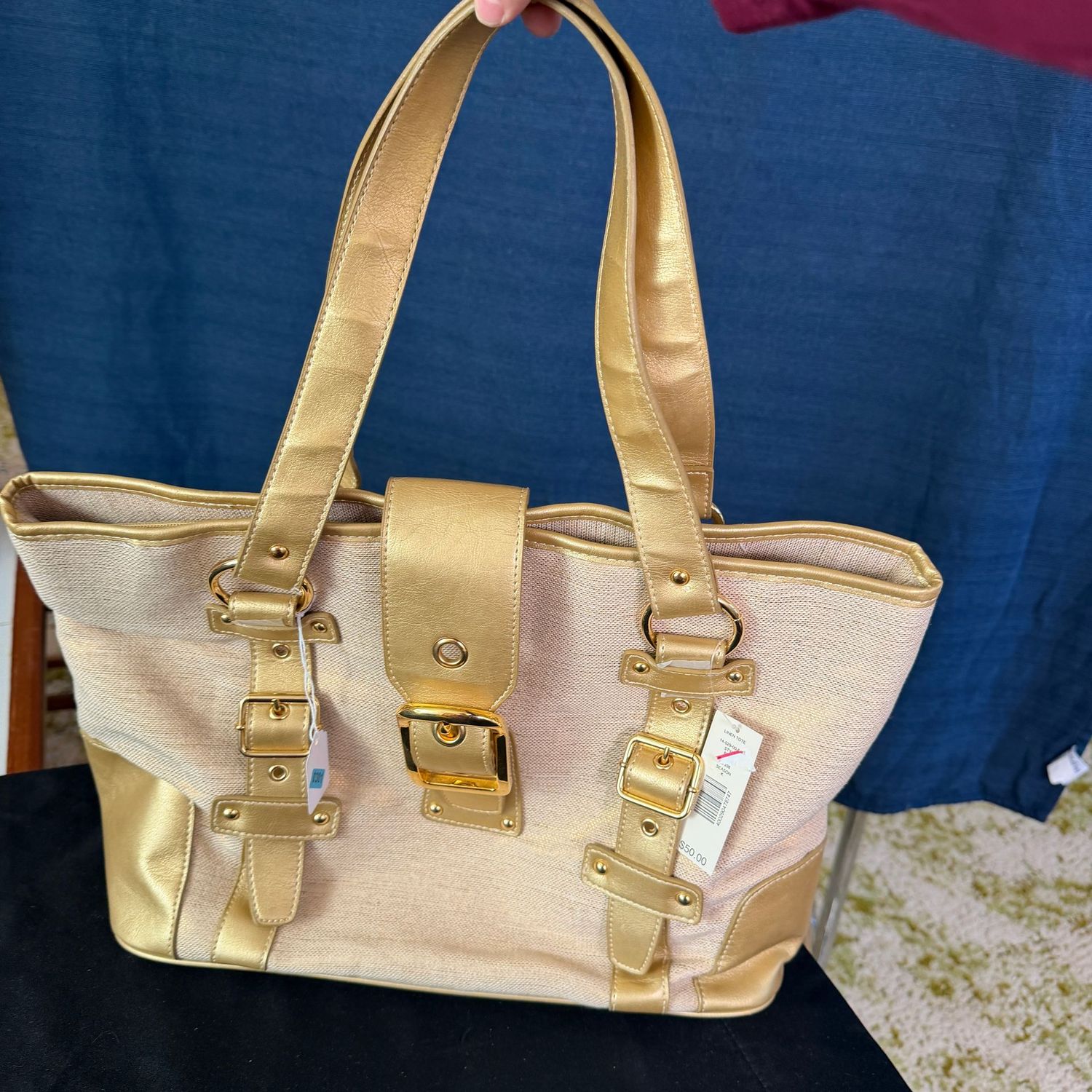 Amanda Smith large purse with gold accent straps, 16 Amanda Smith large purse with gold accent straps, 16"W, B0301