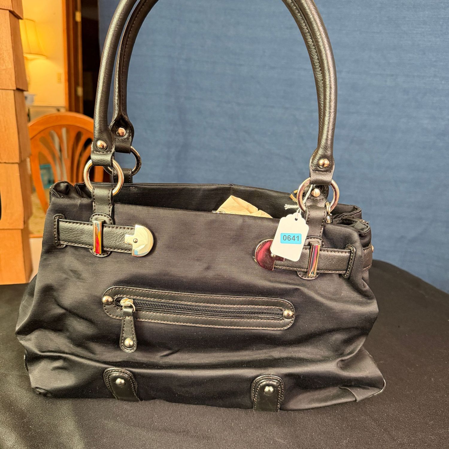 Black Etienne Aigner multi-compartment purse, 13 Black Etienne Aigner multi-compartment purse, 13"W, B0641