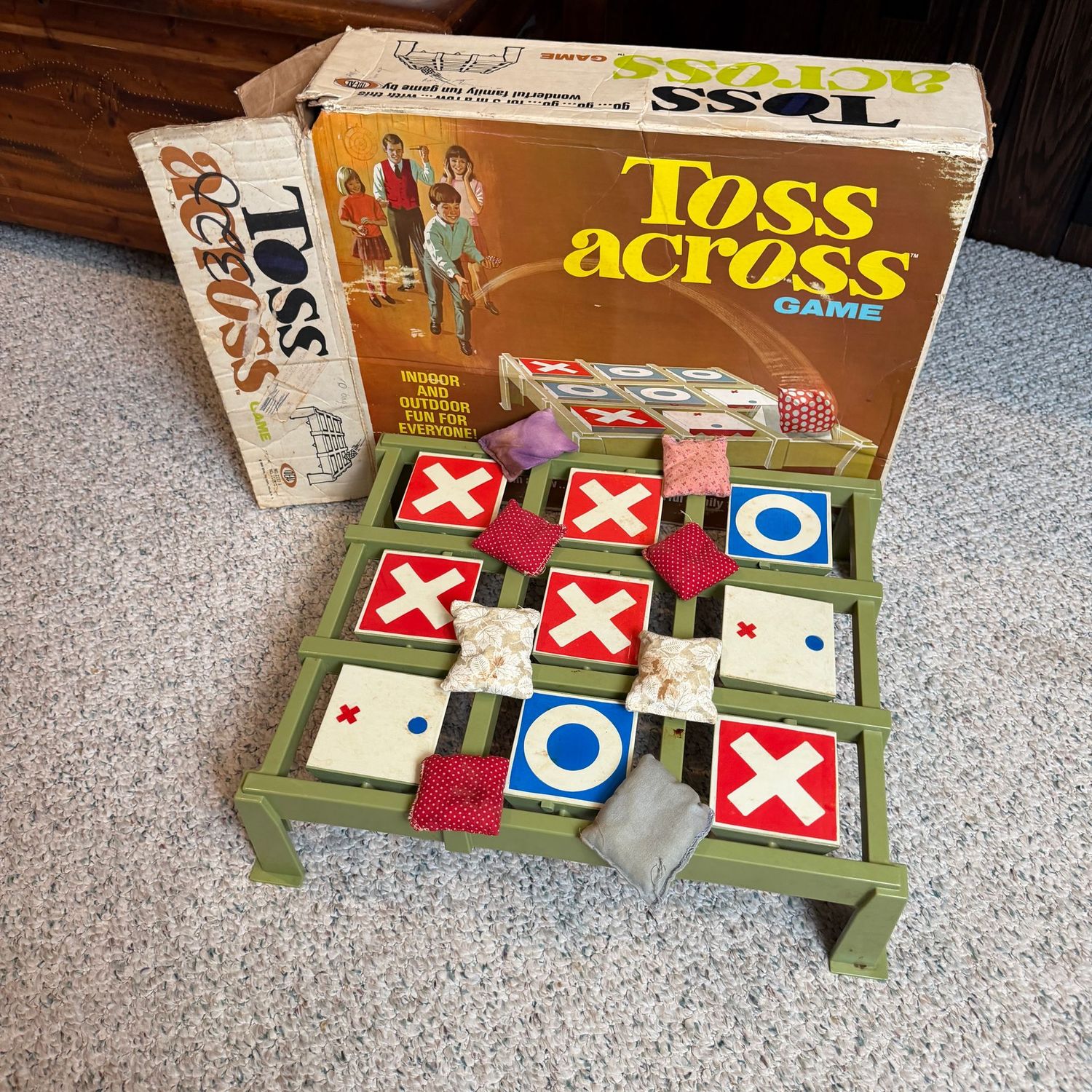 Ideal 1969 Toss Across game (bags show some wear)