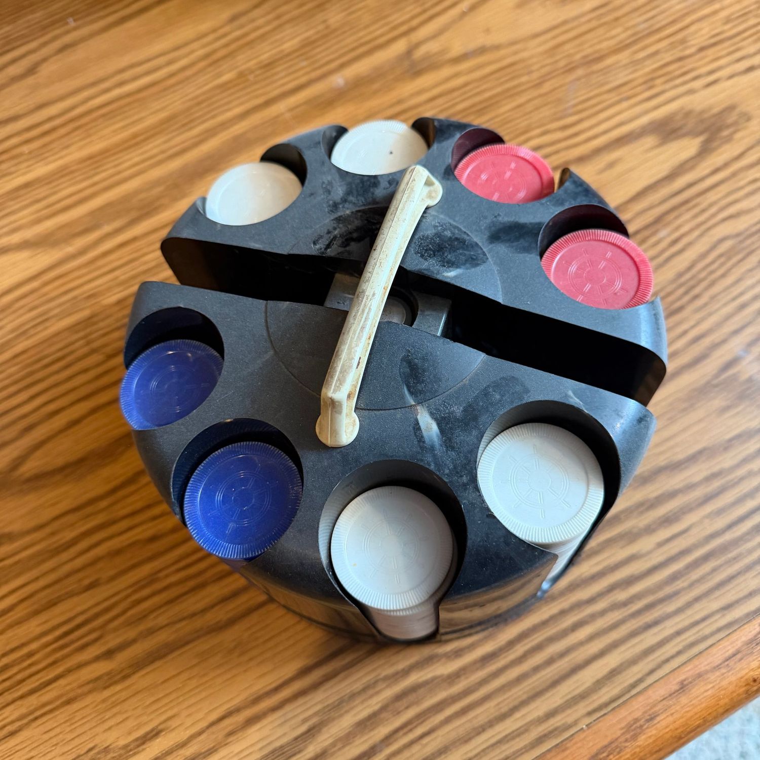 Rotating plastic poker chips set