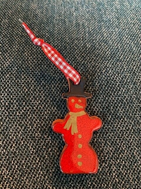 Bonhomme de neige rouge 1