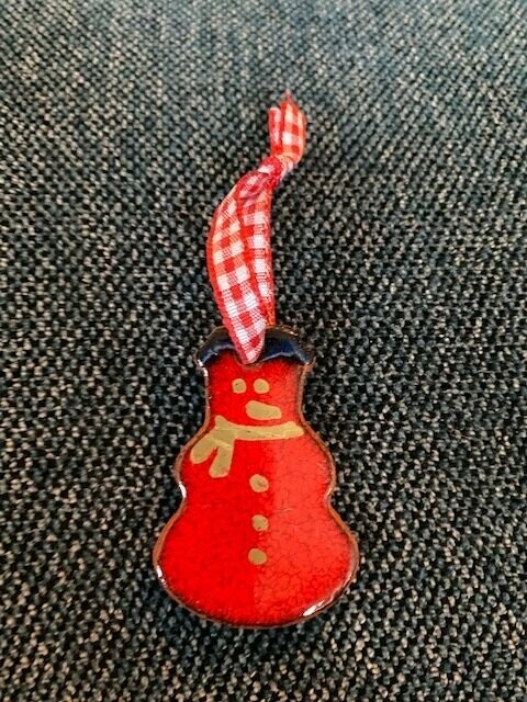 Bonhomme de neige rouge 2