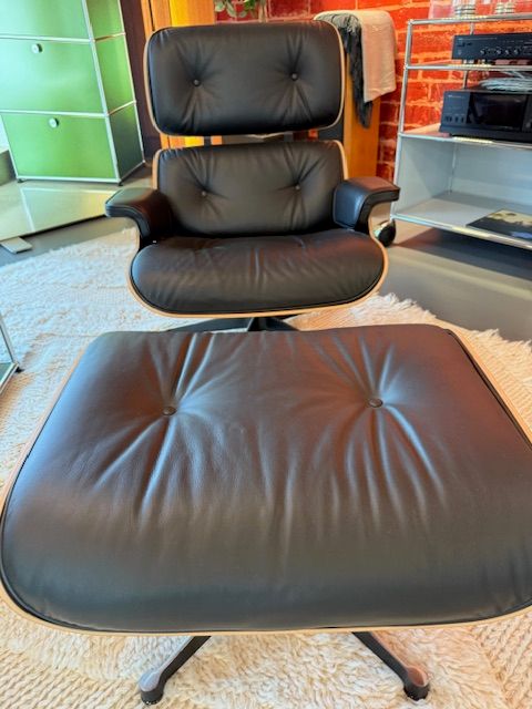 Vitra Lounge Chair & Ottoman, Ausstellungsmodel Vitra Lounge Chair & Ottoman, Ausstellungsmodel