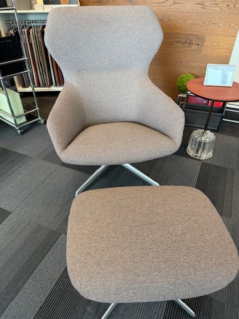 9241 Hochlehner "Brunner ray lounge"  & Ottoman, Ausstellungsmodel