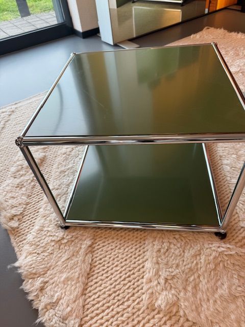 USM Haller Beistelltisch, olivgrün, Ausstellungsmodel