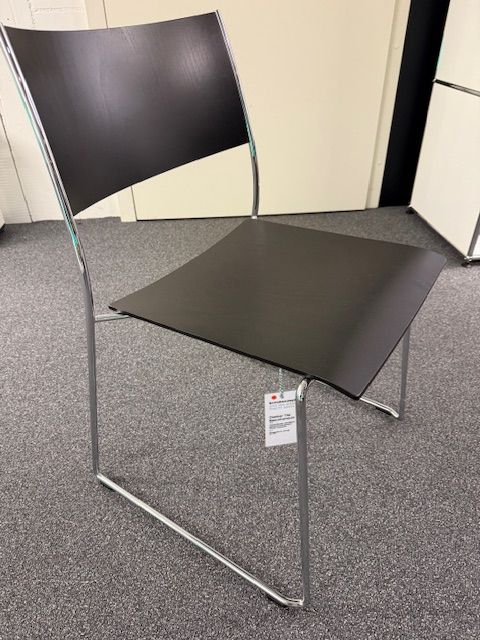 Dietiker Kufenstuhl Tila, Ausstellungsmodel