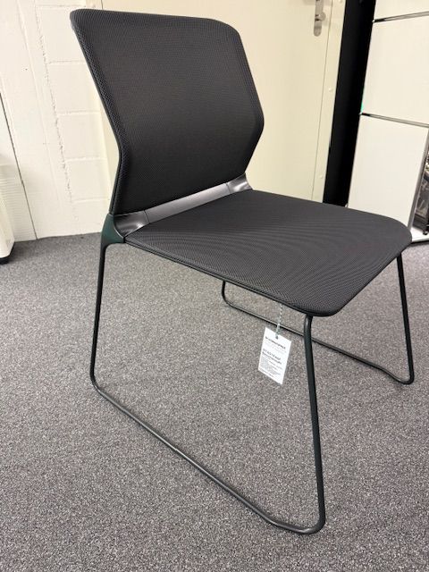 Kufenstuhl, Netzgewebe, Ausstellungsmodel