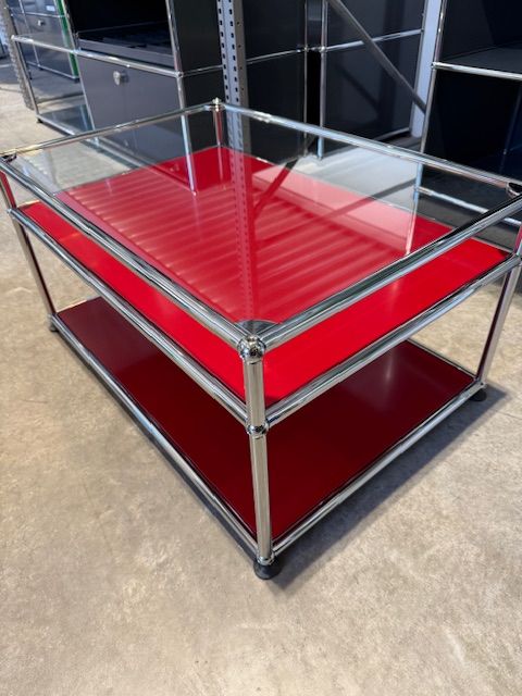 USM Haller Couchtisch, rubinrot, Ausstellungsmodel