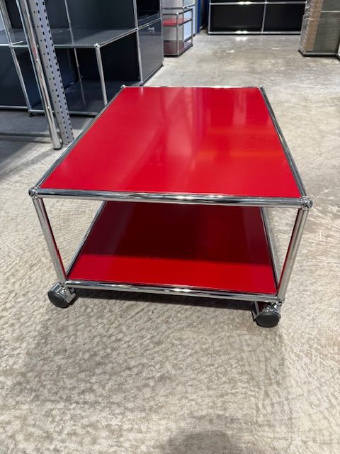 USM Couchtisch, auf Rollen, rot