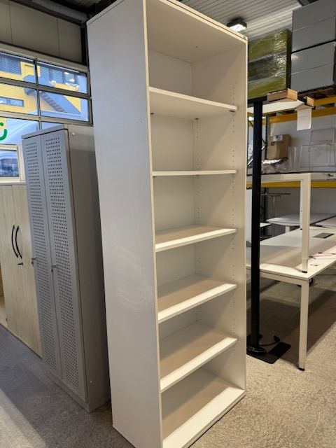 Regal weiss. Gebraucht