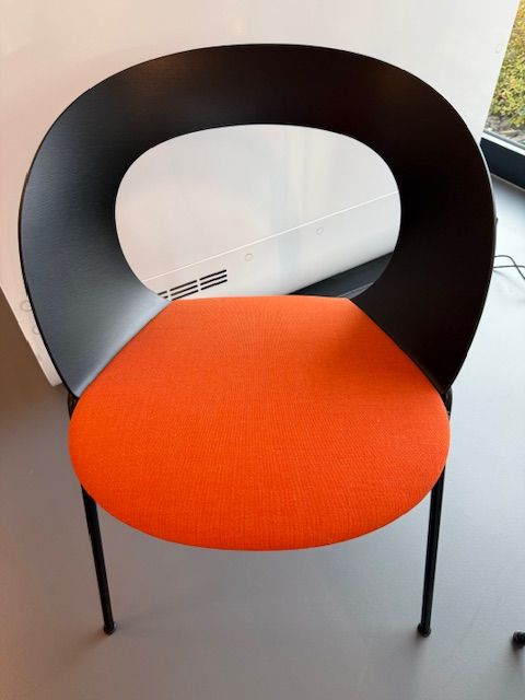 BRUNNER Stapelstuhl Mod. 8814, schwarz/orange, Ausstellungsmodell