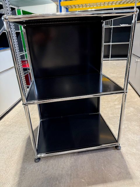 USM Highboard, schwarz, mit Schublade. Ausstellungsmodel