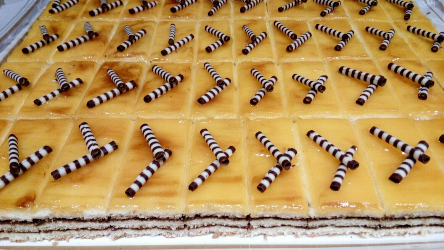 Tarta artesana rellena de chocolate - 30 porciones