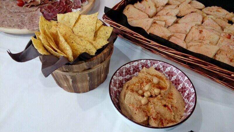 Hummus & Nachos