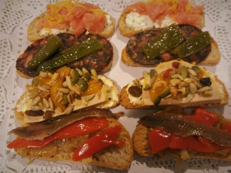 Bandeja Mixta Tostas Gourmet - 16 unidades