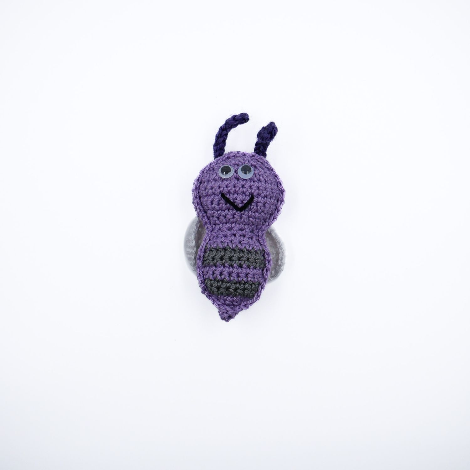 Abeilles joyeuses allongées