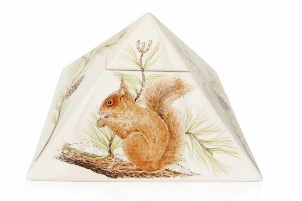 Urn "Eekhoorn" (Piramide urn) hand beschilderd