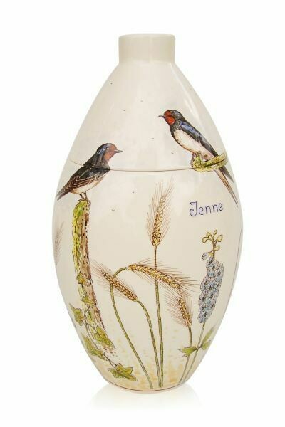 Urn "Zwaluwen" (model PU-1) hand beschilderd