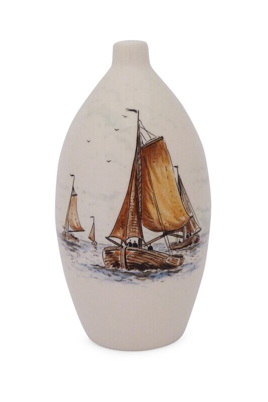 Urn "Zeilboot" (vrij naar H.W. Mesdag) - model PU-3 - hand beschilderd