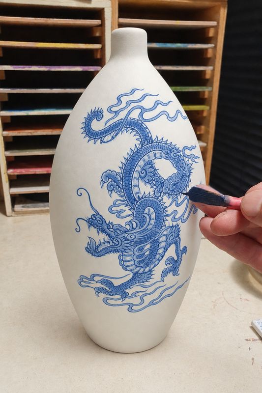 Urn "Chinese Draak" in Delfts Blauw uitgevoerd (diverse modellen)  hand beschilderd