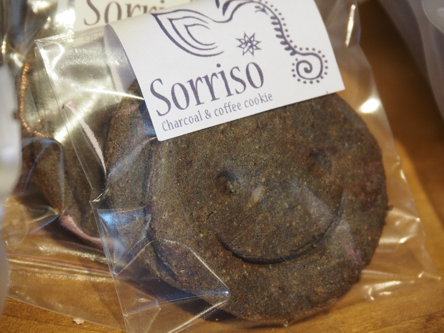 Sorriso- Charcoal &amp; coffee cookie