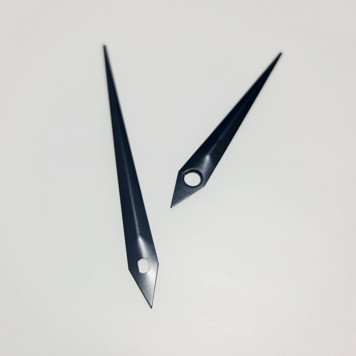White/Black Tapered Sml Quartz Hands   