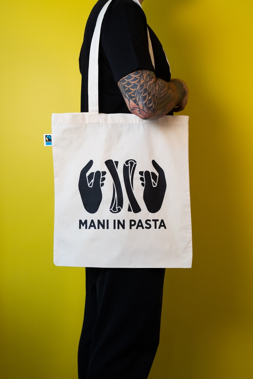 Mani in Pasta shopping bag