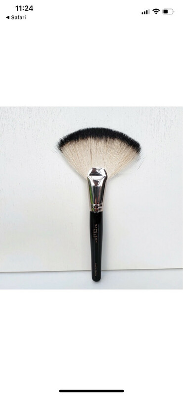 Napoleon Perdis 55f fan Fusion Brush Napoleon Perdis 55f fan Fusion Brush