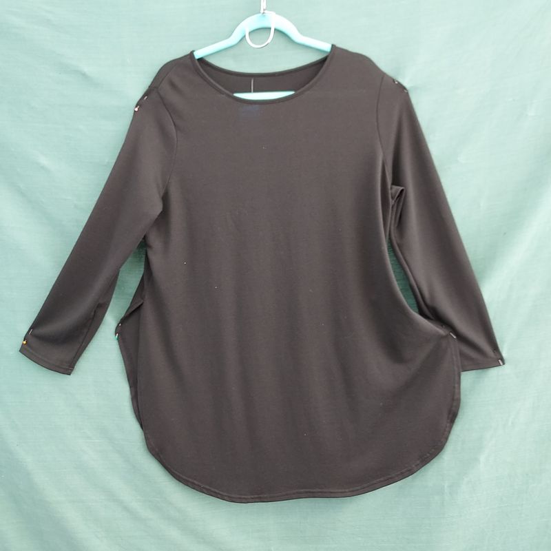 SG - Long Sleeve, Round Neck, Stretchy Black Top