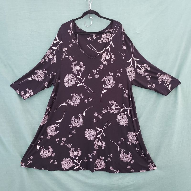 SG - Long Stretchy Black 3/4 sleeve top with cow parsley print in white